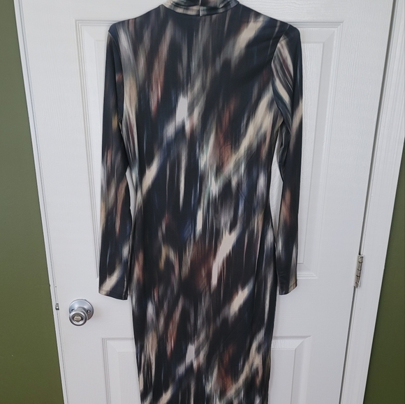 Fitted dress - Picture 6 of 8